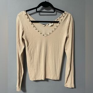 NWOT POL Ribbed Long Sleeves V-Neck Studded Top. Size Small
